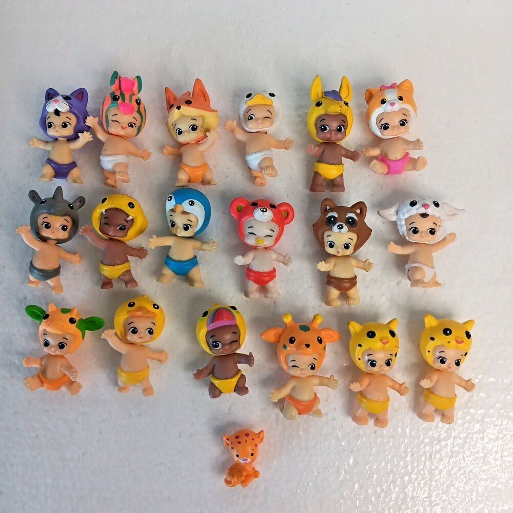 Lot of 18 Twozies Mini Baby Doll Figures Silly Hats Collectable Moose Toys